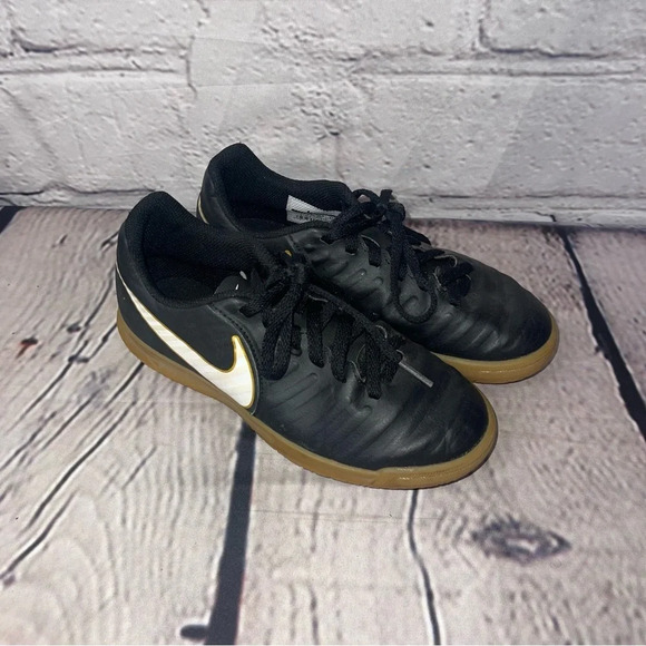Nike sneakers youth size 2 - Picture 1 of 3
